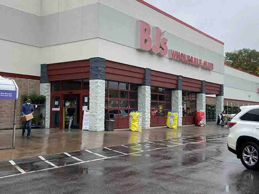 BJ's Club Store Front